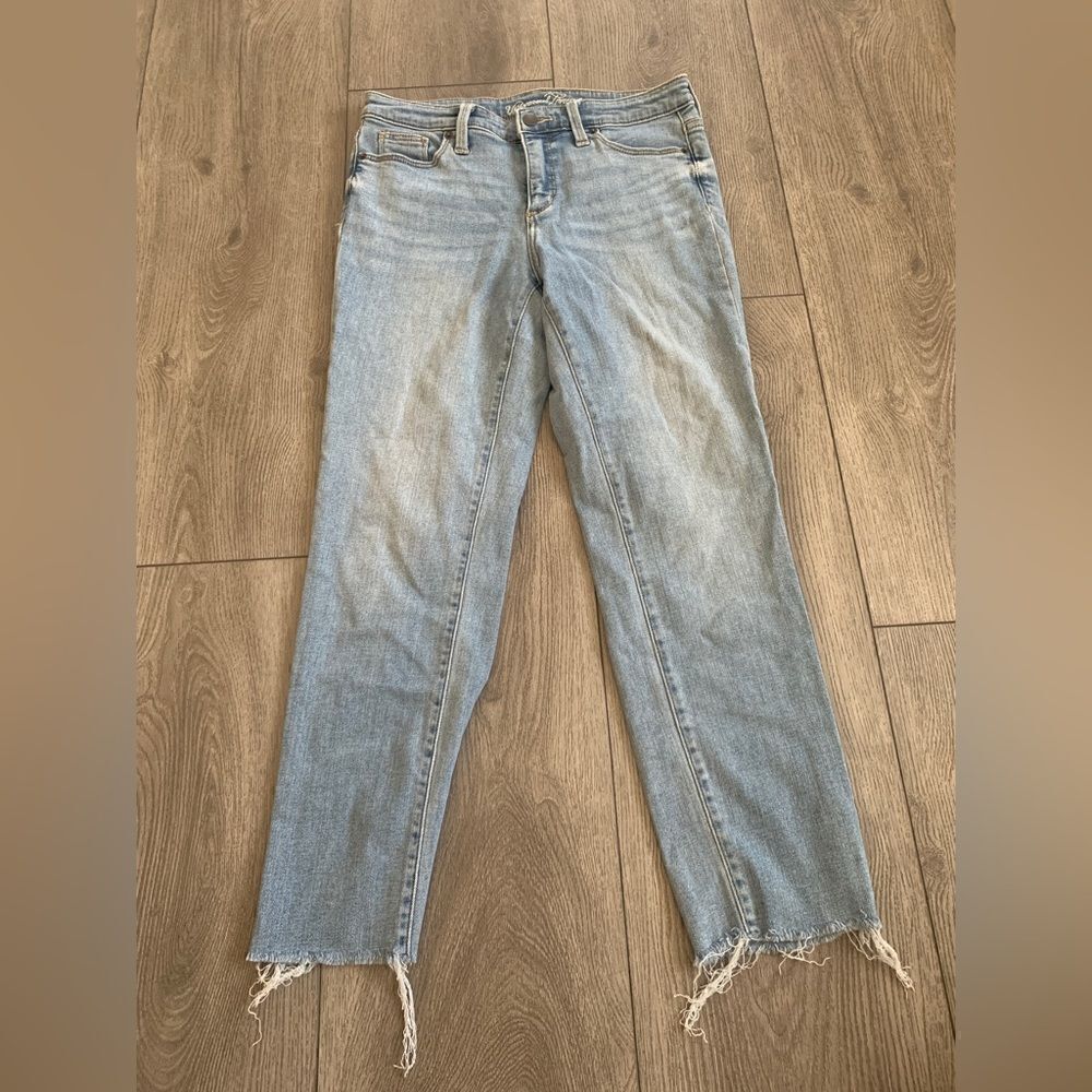 Universal thread used jeans with raw hem in good condition